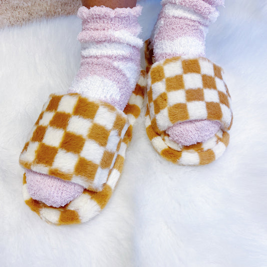 β¨ Cozy Luxe Checker Slippers β¨